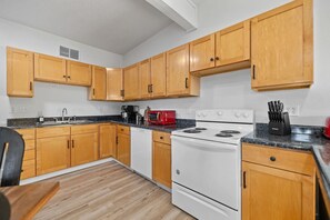 冷蔵庫、電子レンジ、コンロ、食器洗い機