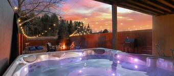 Hot Tub Hideout | Private + Downtown Access