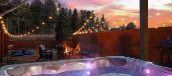 Hot Tub Hideout | Private + Downtown Access