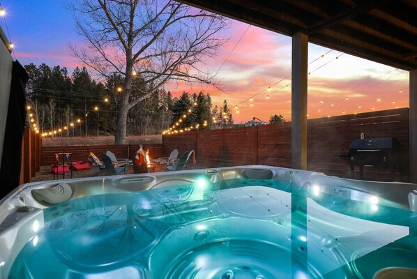 Terrace/patio - The Paddle House | Hot Tub + Fire Pit Stay (Custer)
