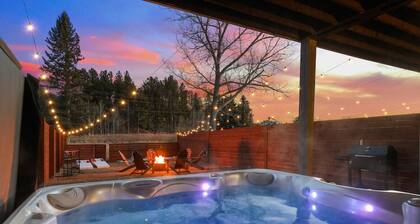 Fireside Grove | Downtown Stay w/ Hot Tub