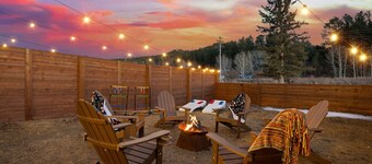 Fireside Grove | Downtown Stay w/ Hot Tub