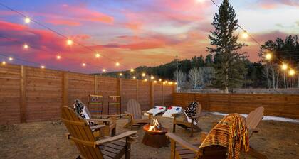 Fireside Grove | Downtown Stay w/ Hot Tub