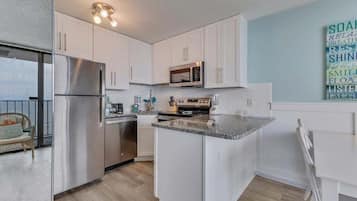 Kondominium, 1 kamar tidur | Dapur pribadi | Lemari es, oven, dan mesin pembuat kopi/teh