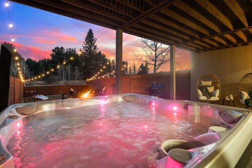 Buffalo Roam | Hot Tub + Nature in Town