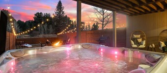 Buffalo Roam | Hot Tub + Nature in Town