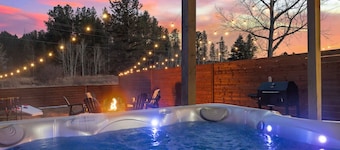 Buffalo Roam | Hot Tub + Nature in Town