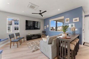 Hus - 2 sovrum | Vardagsrum | Smart-tv