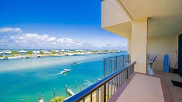 Condo, 2 Bedrooms | Property grounds