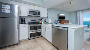 Condo, 1 quarto | Cozinha privada | Geladeira, fogão, cafeteira/chaleira