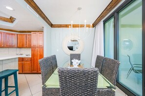 Condo, 2 phòng ngủ | Khu ăn uống