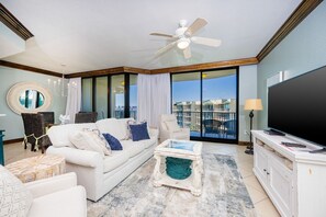 Condo, 2 Bedrooms | Living area