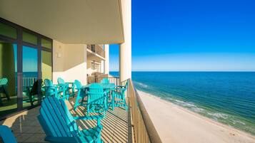 Condo, 3 Bedrooms | Property grounds
