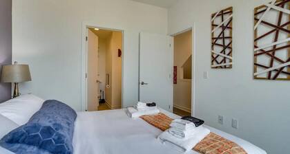 2026 3-bedroom townhome in charming Philadelphia with AC, WiFi