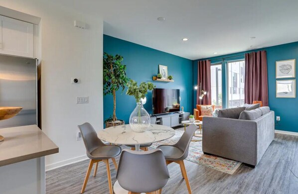 Interior - 2026 3-bedroom townhome in charming Philadelphia with AC, WiFi (Philadelphia)