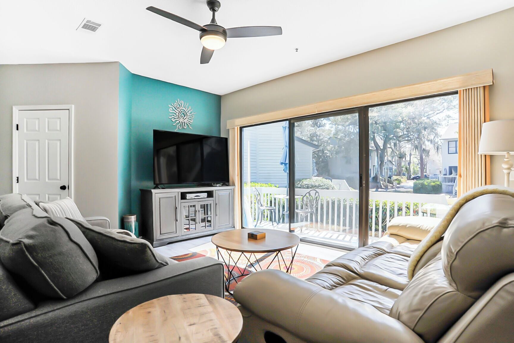 Smart TV, DVD player