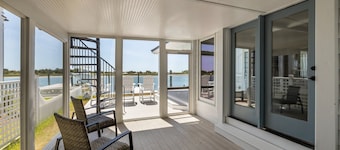 NEWLY RENOVATED Sound Front Home with Dock in Downtown Beaufort, NC (Creek Watch)