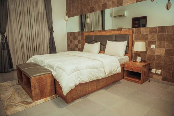 3 bedrooms, desk, iron/ironing board, WiFi