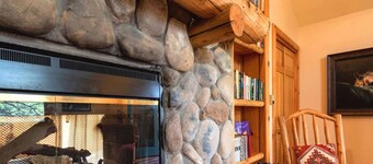 Meadow Bright Suite at RiverSong Inn in Estes Park - Riverside in Rocky Mountain National Park