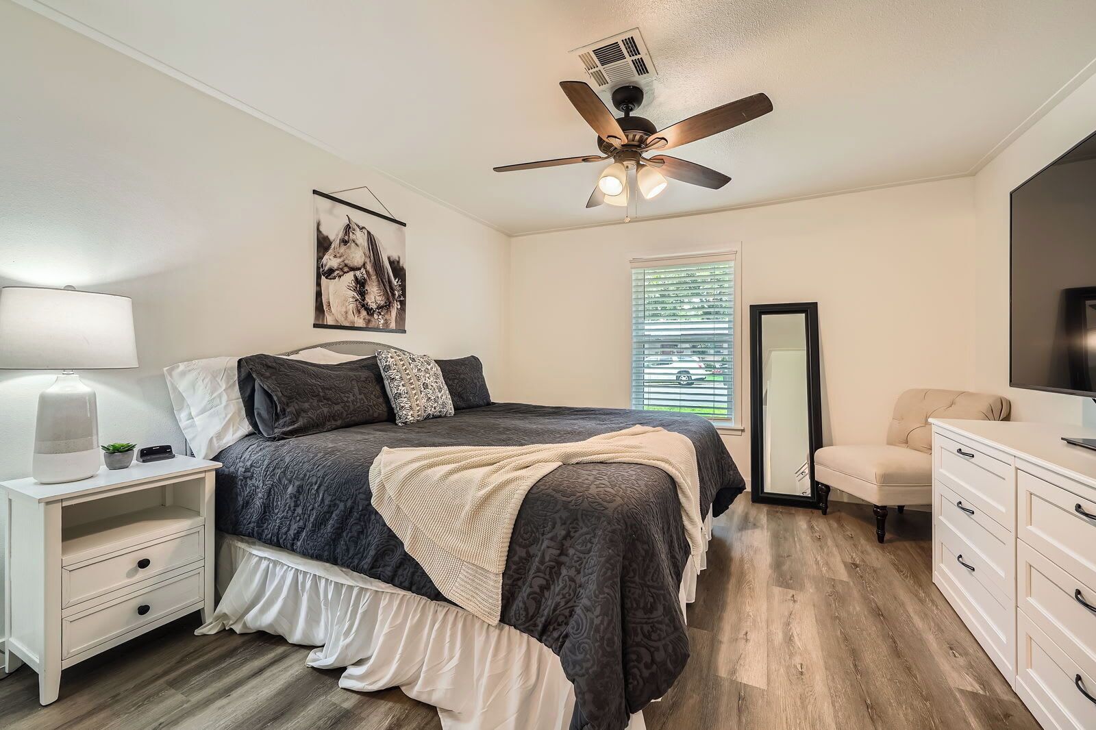 2 多间卧室、办公桌、熨斗/熨衣板、旅行婴儿床