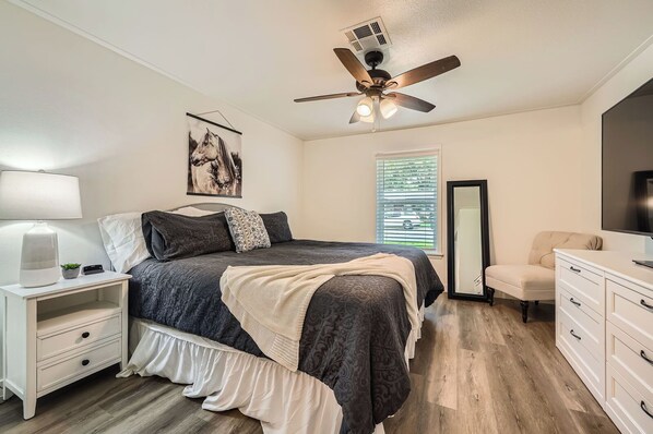 2 bedrooms, desk, iron/ironing board, travel cot