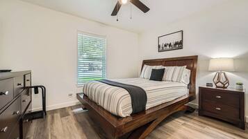 2 bedrooms, desk, iron/ironing board, travel crib