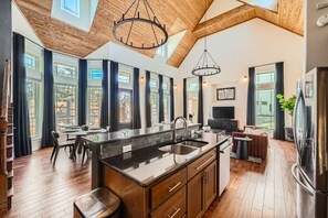 Fridge, microwave, oven, stovetop - The Terra Cottage-Guest house with a pool in GTX! (Georgetown)