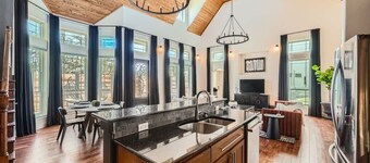 The Terra Cottage-Guest house with a pool in GTX!