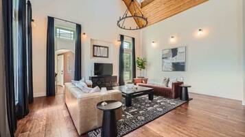 TV, bøker og kontorer