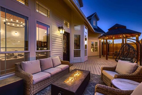 The Terra Cottage-Guest house with a pool in GTX!