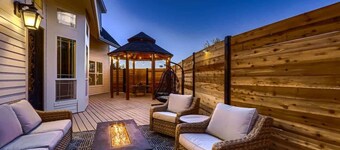 The Terra Cottage-Guest house with a pool in GTX!