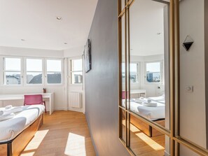 3 bedrooms, iron/ironing board, WiFi, bed sheets