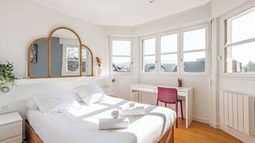 3 chambres, fer et planche à repasser, Wi-Fi, draps fournis