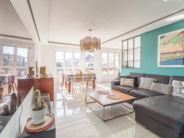 TV - Le Charles Albert - Appartement confortable proche du centre ville (Annecy)