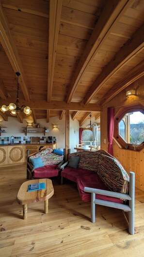 Interior - Hobbit" gîte (Limbrassac)