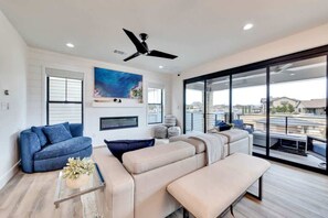 TV, fireplace, offices