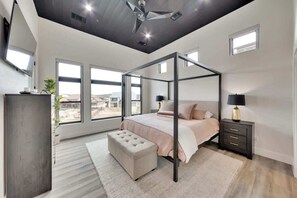 5 Schlafzimmer, Schreibtisch, Reisekinderbett, WLAN