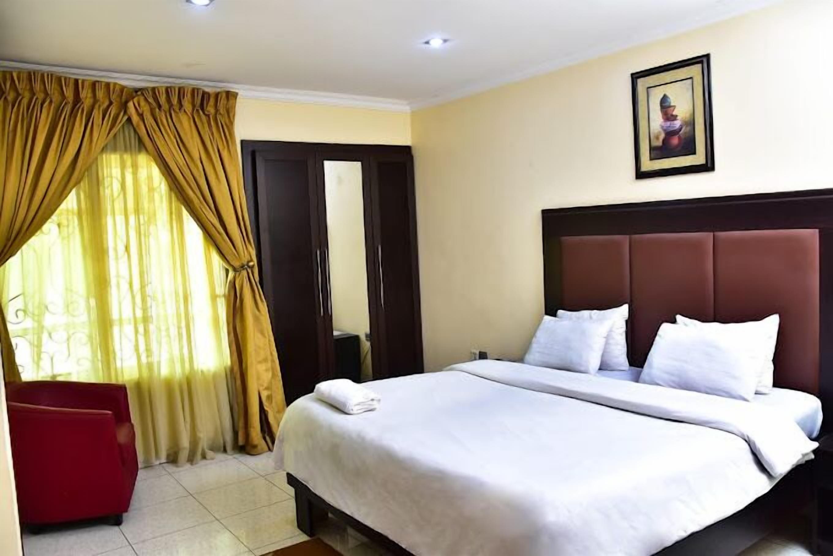 经济客房, 阳台, 城市景观 | 办公桌、笔记本电脑工作区、遮光窗帘、隔音