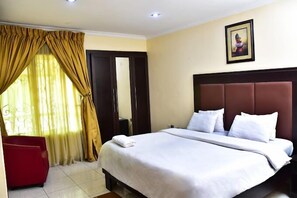 Chambre Économique, balcon, vue ville | Bureau, espace de travail pour ordinateur portable, rideaux occultants