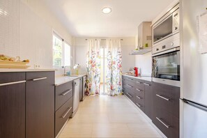 Fridge, microwave, oven, stovetop - Cielos de Cotobro: Your Luxury Oasis in Almuñécar - Last Available Dates! (Almuñécar)