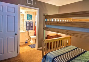 3 bedrooms, desk, iron/ironing board, free WiFi