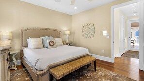 Nhà, nhiều giường, sân hiên, quang cảnh vườn (448 Beach Bike Way) | 5 phòng ngủ, trang trí khác biệt 