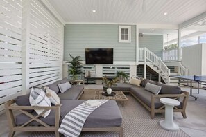 Televisión y oficina 