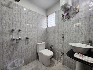 Standard Double or Twin Room | Bathroom - HOTEL HOUSEZ43 (Kolkata)