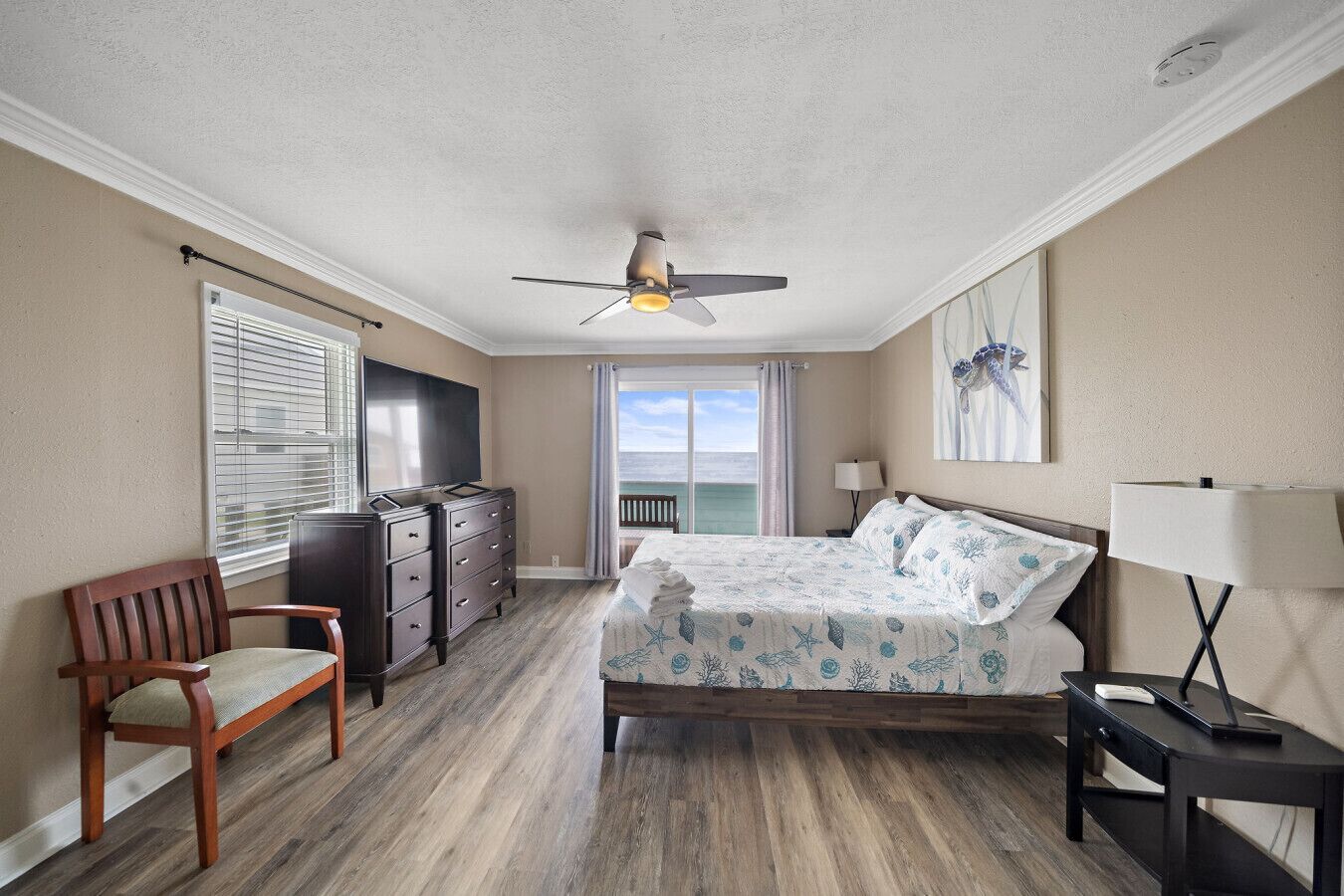 4 bedrooms, desk, iron/ironing board, travel cot