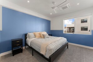 2 bedrooms, desk, iron/ironing board, Internet