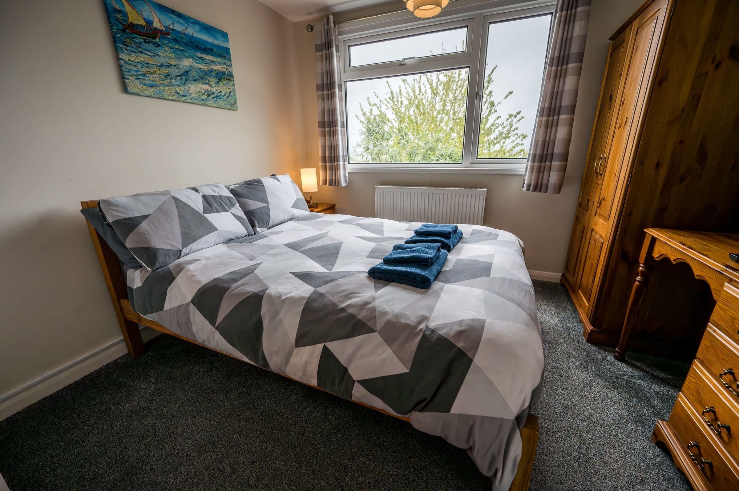 4 bedrooms, desk, iron/ironing board, WiFi