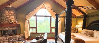 Forget Me Not Suite at RiverSong Inn in Estes Park - Riverside in Rocky Mountain National Park