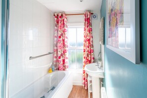 Hair dryer, towels - Victorian terrace apartment situated in the heart of Cromer near the beach (Cromer)