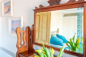 2 habitaciones, tabla de planchar con plancha, internet y ropa de cama 
